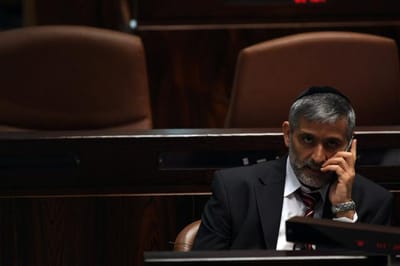 החל הקמפיין נגד ישי: "אלי, הכסא שלך בוער תתפטר"