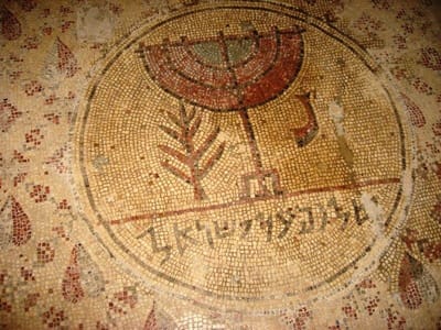 תמונות: תפילה וקריאת התורה הבוקר בעיר יריחו