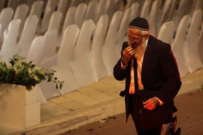 "חברות בין איש לאישה בעבודה אסורה"