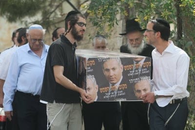 תמונות מטקס הקבורה לספר "מקום תחת השמש"