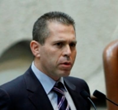 השר ארדן מסביר לאחמד טיבי את הרש"י הראשון בתורה