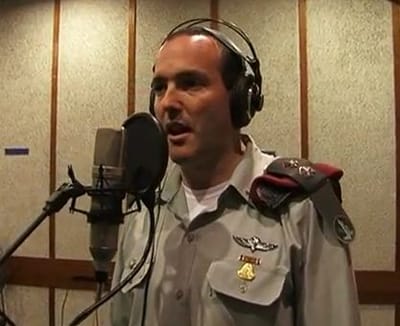 מאחורי הקלעים: הקליפ הראשון של החזן הצבאי הראשי