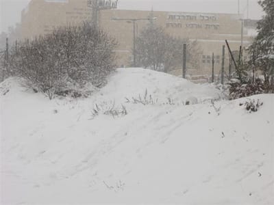 גלריית תמונות מהשלג בירושלים, חברון והשומרון