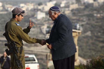 למרות ההסכמה לפינוי פעילי ימין עושים דרכם לרמת גלעד