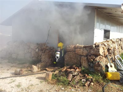 ערבים הציתו בית בחוות גלעד; המתנחלים זועמים