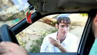 אנדרדוס – מערבה מכאן