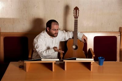 על ידי ניגון: אהרון רזאל שר לכבוד ר' נחמן מברסלב