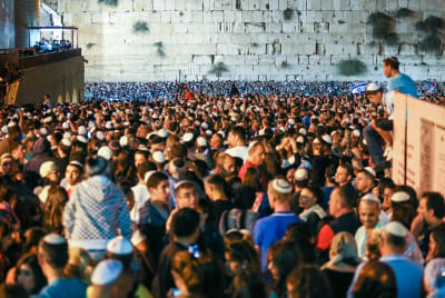 בחצות: בני עקיבא מארגנת תפילה המונית בכותל המערבי