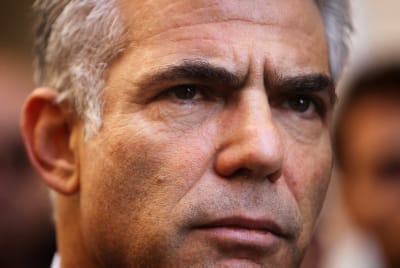 גיוס החרדים: בנט נגד הרב הרשקוביץ; לפיד נגד עצמו