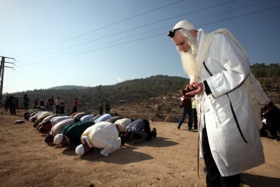 הרב חנן והרב מנחם: האור הגנוז והאור המקיף