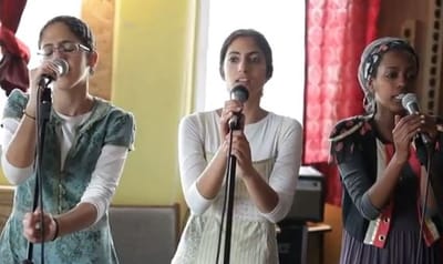 מיקה קרני: "המפגש עם הבנות הדתיות השפיע עליי רבות"