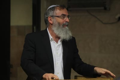 הרב סתיו מודיע: לא אתמודד לרבנות נגד הרב אריאל