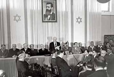 מגלות לגאולה, מאפלה לאור גדול