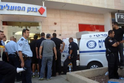 מי אשם בטבח בבנק בבאר שבע? זה שלחץ על ההדק