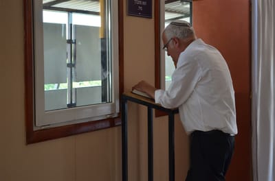 צפו: שר השיכון אריאל בציונו של רבי נחמן מברסלב