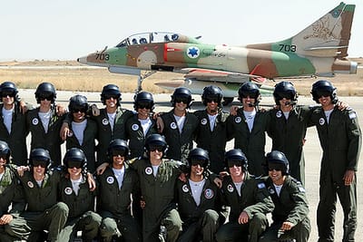 טקס סיום קורס טיס: שלושה בוגרי הסדר; אפס חרדים