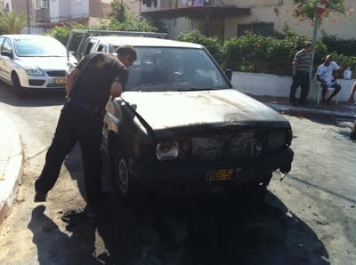 הוצת רכבו של פעיל הבית היהודי בחדרה