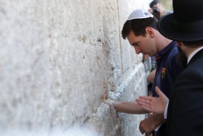 נוסח ספרד: שחקני ברצלונה הגיעו לתפילה בכותל המערבי