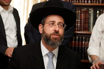 הרב לאו הבטיח: בנושא הגיורים אתייעץ עם הרב שרמן