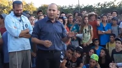 צפו: בנט מפתיע את חניכי בני עקיבא במסע לירושלים