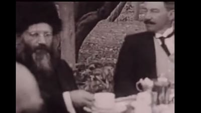 ג' באלול: מה אנחנו יכולים ללמוד מהסרטון בו נראה הרב קוק זצ"ל שותה תה?