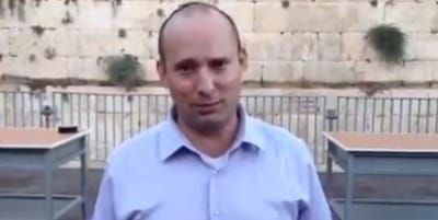 צפו: בנט מציג ומסייר בעזרת ישראל