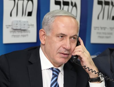 צפו בנתניהו מתקשר לברך את היורד שזכה בפרס נובל