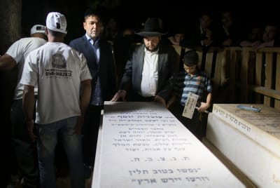 פה נטמן: הוקמה מצבה לרב עובדיה יוסף זצ"ל