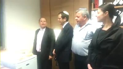 הפעם בלי הכיפה, אבל עם פרובוקציה