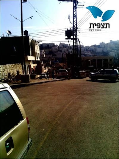 הסתתרו מאחורי רכב TIPH ויידו אבנים