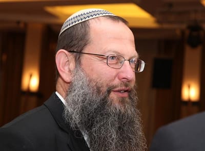 צפו: הרב חיים גנץ במסיבת הודיה על הצלתו ממוות