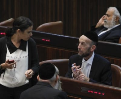 יש עתיד והבית היהודי החליטו: סנקציות פליליות על חרדים