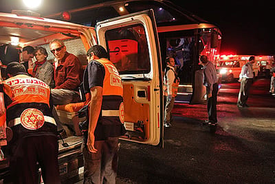תל-אביב: נוסעת ירדה מאוטובוס ורגלה נקטעה. מצבה קשה
