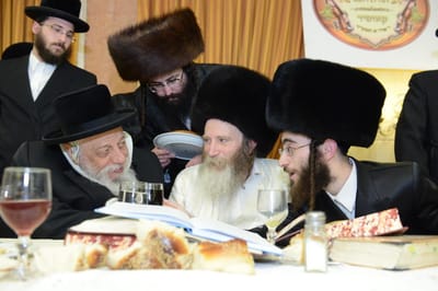 הצצה לשמחה חרדית: שבע ברכות לבת האדמו"ר מקוזמיר