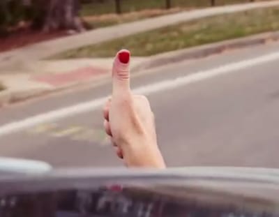 צפו: הפטנט שימנע מכם לשחק בסלולר במהלך נהיגה