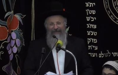 צפו: תפילה לגשם בבית המדרש של הרב מרדכי אליהו זצ"ל