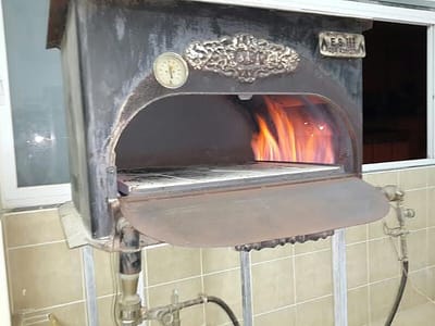 נערכים לחג: צפו באפיית המצות לקראת הפסח