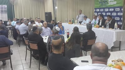 לקראת החג: פעילי 'הבית היהודי' בדרום בהרמת כוסית