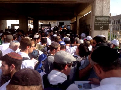 לעיני המוסלמים: שירה יהודית אדירה בהר הבית