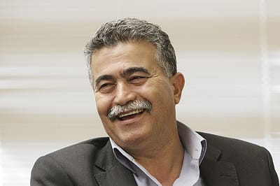 לאחר כארבע שנים: עמיר פרץ שוב עובר מפלגה