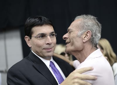 דנון למשפ' החטופים: אינני איש בשורות