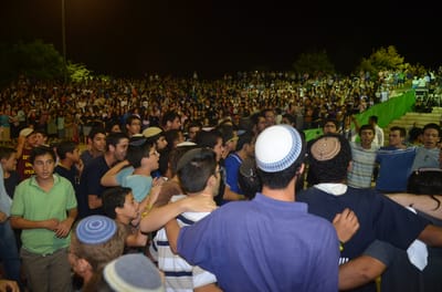 אתמול באלעד: אלפים בעצרת 'נוער חזק לעם חזק'