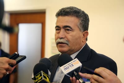 פרץ נגד בנט: יש שרים שנוהגים בחוסר אחריות