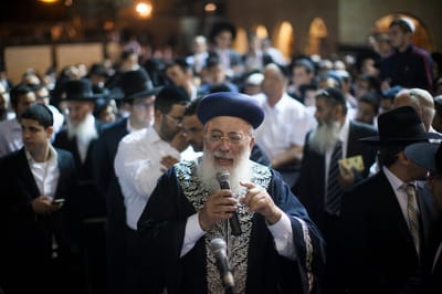 אמש בכותל: תפילה המונית בראשות הרב שלמה עמאר