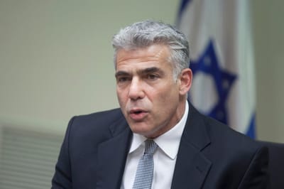 לפיד: "לא נושאים ונותנים עם חמאס"