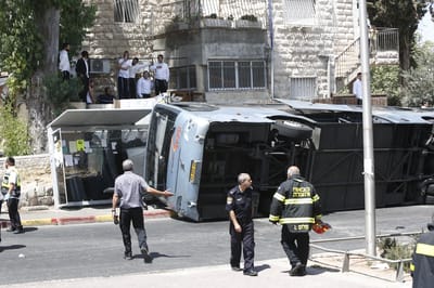פיגוע טרקטור: מחבל הפך אוטובוס וחוסל