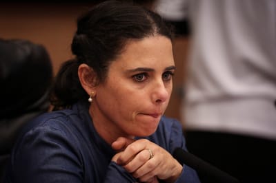 "גברת שקד, א"י נקנית בייסורים לא בזיופים"