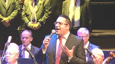צפו: יוסף חיים שוואקי שר ר' שלמה קרליבך