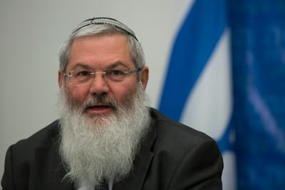 בניגוד להצהרתו: הרב אלי בן דהן חתם על חוק הגיור
