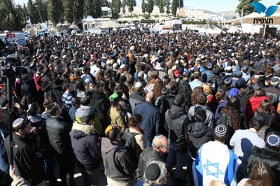 גלרייה: נרצחי הפיגוע בצרפת בדרכם האחרונה
